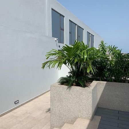 Rt Properties @ The Lennox Airport Residential Acra Exterior foto