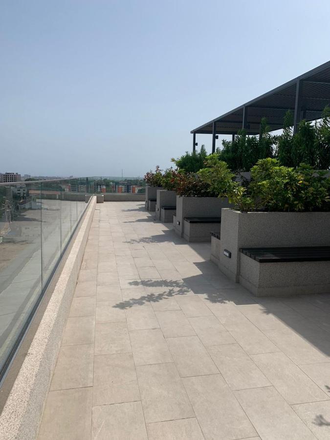 Rt Properties @ The Lennox Airport Residential Acra Exterior foto